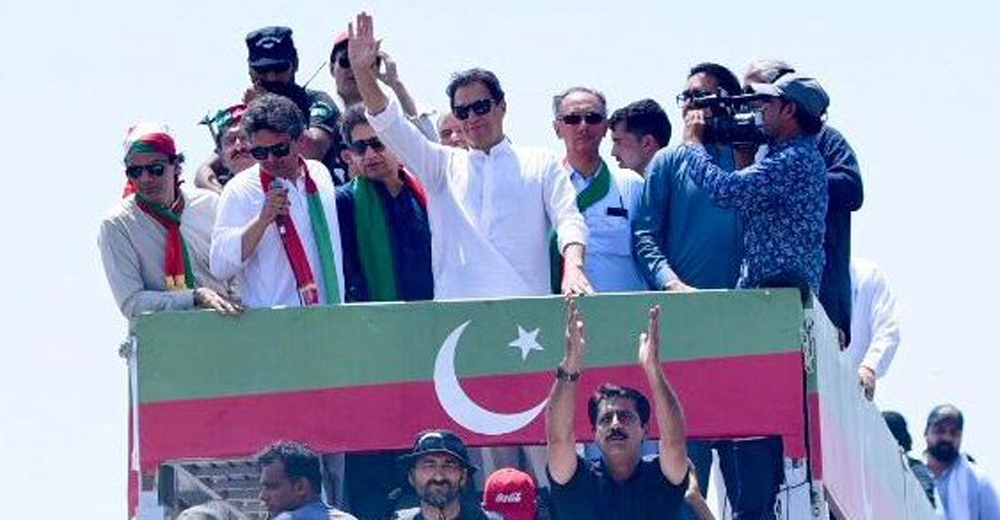 امریکا کے نوکروں نے پاکستان میں کنٹینرز لگادیے ہیں،عمران خان