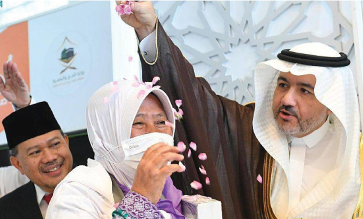 کورونا پابندیاں ختم، عازمین حج کا پہلا دستہ سعودی عرب پہنچ گیا