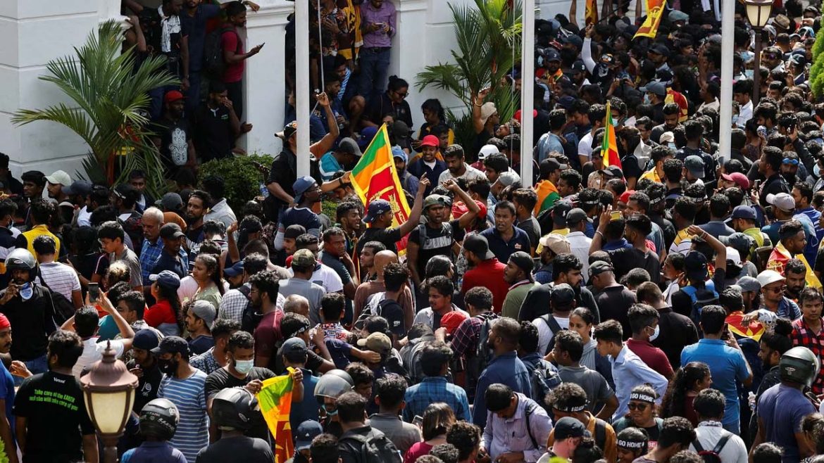 سری لنکا میں ایمرجنسی کیخلاف مظاہرہن کا وزیراعظم ہائوس پر دھاوا