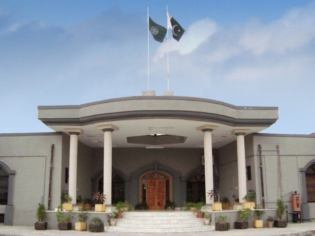 عمران خان کے وارنٹ گرفتاری کی منسوخی آج عدالتی کاز لسٹ میں شامل نہیں
