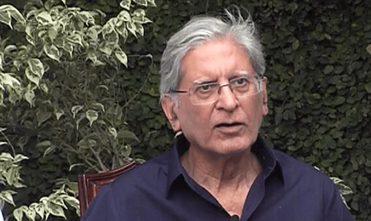 پارلیمنٹ اور عدلیہ کے درمیان تاریخی جنگ شروع ہو گئی ہے، اعتزاز احسن