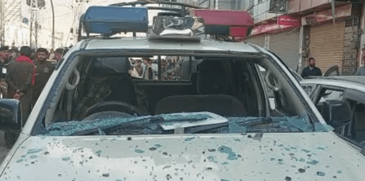 پولیس گاڑی کے قریب ہونے والے دھماکے میں 4 افراد جاں بحق