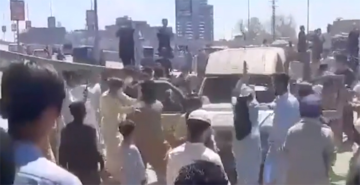 پی ٹی آئی مظاہرین نے ایدھی ایمبولینس کو بھی آگ لگا دی