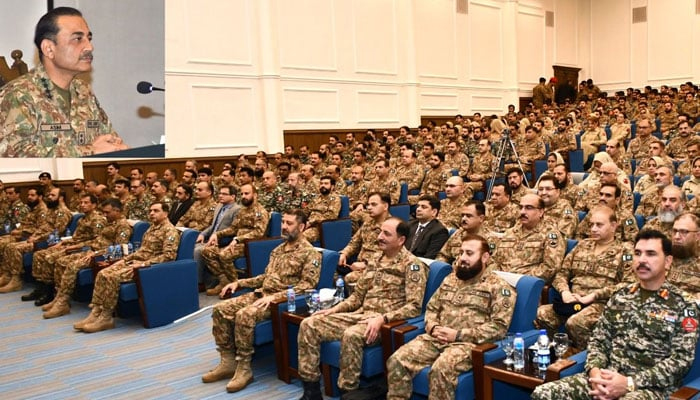 9 مئی کومشتعل افراد، اس پر اکسانے اور عمل کرنےوالوں کوانصاف کےکٹہرےمیں لائیں گے، آرمی چیف