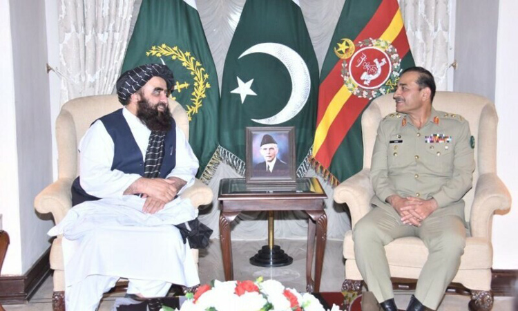 آرمی چیف کی افغان وزیر خارجہ سے ملاقات، علاقائی سلامتی، بارڈر منیجمنٹ پر تبادلہ خیال