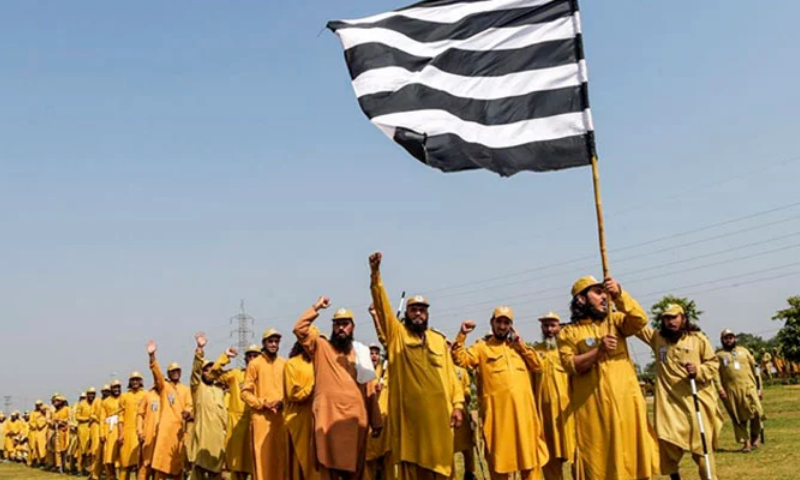 سپریم کورٹ کے باہر احتجاج، مولانا فضل الرحمان نے انصار الاسلام کے سالار اور رضاکار بھی طلب کرلئے