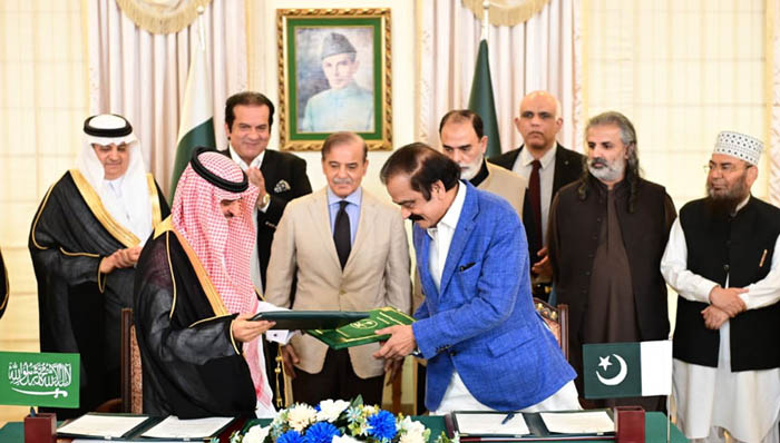 پاکستان اور سعودی نے عازمین حج کی سہولت کیلئے روڈ ٹو مکہ معاہدے پر دستخط کردیئے