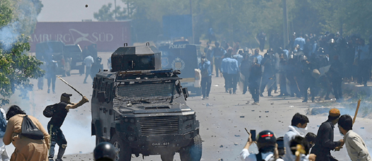 پی ٹی آئی کے گھیرائو جلائو، پرتشدد مظاہروں میں 8 افراد جان کی بازی ہار چکے