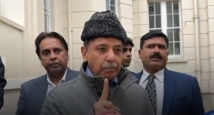 ثاقب نثار پی ٹی آئی کے ایجنٹ کے طور پر کام کرتے رہے، وزیراعظم