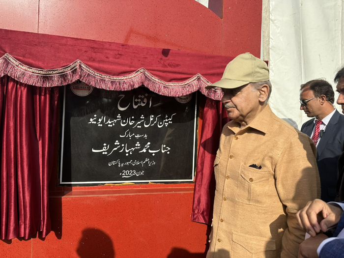 وزیر اعظم نے کیپٹن کرنل شیر خان شہید روڈ کی تعمیر نو کے منصوبے کا افتتاح کردیا