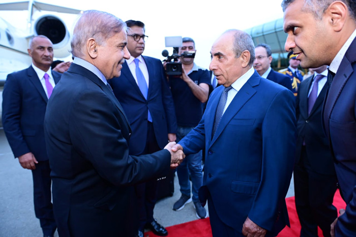 وزیر اعظم شہباز شریف 2  روزہ سرکاری دورے پر آذر بائیجان پہنچ گئے