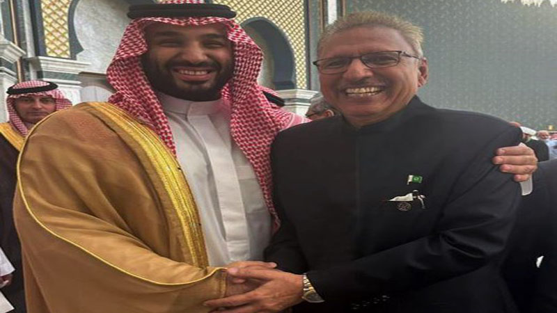 صدر عارف علوی نے محمد بن سلمان کیساتھ خوشگوار موڈ میں تصویر شیئر کردی