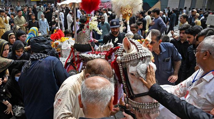 یوم عاشور، ملک بھر میں جلوس اور مجالس عزا کا سلسلہ جاری، راولپنڈی سمیت تمام شہروں میں سکیورٹی سخت
