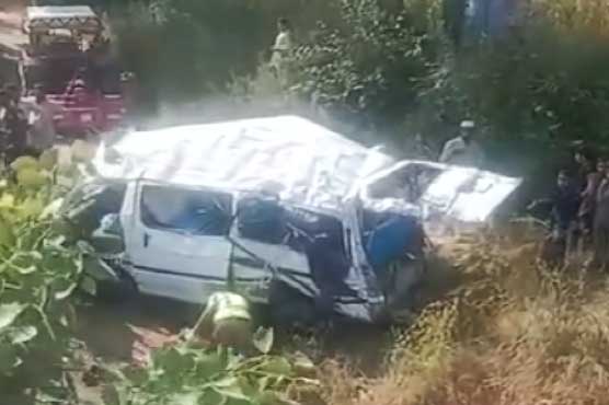 مسافر وین پل سے نیچے جا گری، 6 جاں بحق