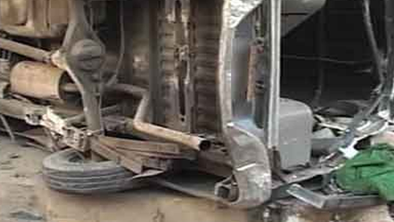 مسافر بس الٹنے سے 6 افراد جان کی بازی ہار گئے