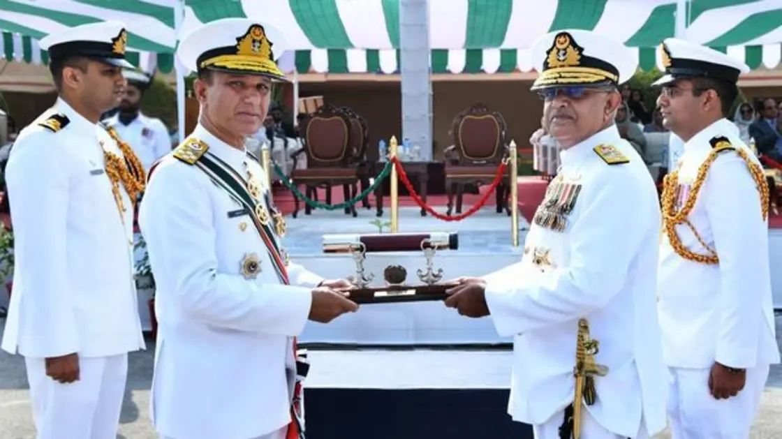 پاک بحریہ کے نئے سربراہ ایڈمرل نوید اشرف نے کمان سنبھال لی