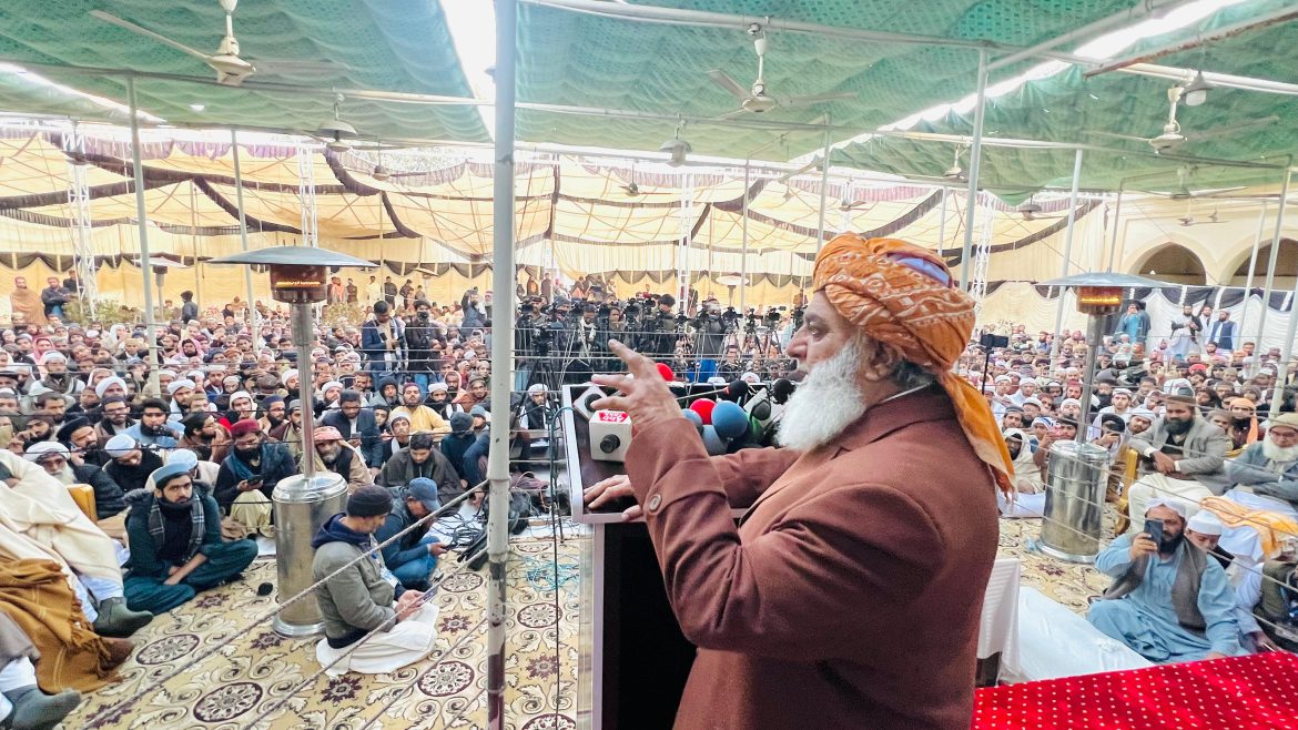 آج جو سیاست ہے وہ شریعت کی نظر میں درست نہیں  ۔  مولانا فضل الرحمان