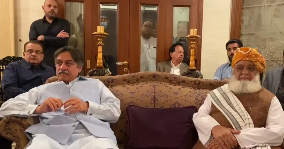جمہوریت اپنا مقدمہ ہار رہی ہے،  مولانا فضل الرحمان