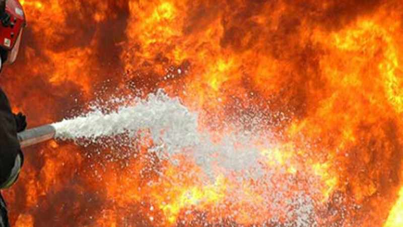 کراچی پاسپورٹ آفس میں اگ بھڑک اٹھی، تمام ریکارڈ جل گیا