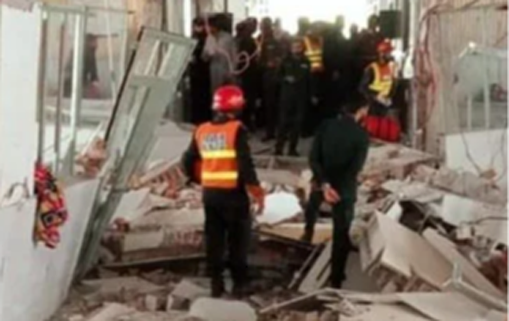 عزیز بھٹی شہید ٹیچنگ اسپتال کے سرجیکل وارڈ کی چھت گرگئی-دو مریض جاں بحق