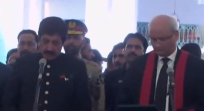 پیپلزپارٹی کے سردار سلیم حیدر خان نے گورنر پنجاب کے عہدے کا حلف اٹھا لیا