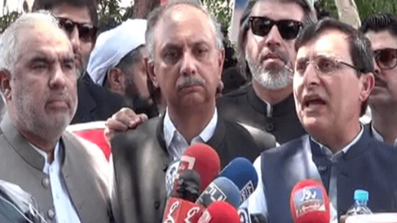عمر ایوب کی قیادت میں اپوزیشن کی ریلی، الیکشن کمیشن سے مستعفی ہونے کا مطالبہ
