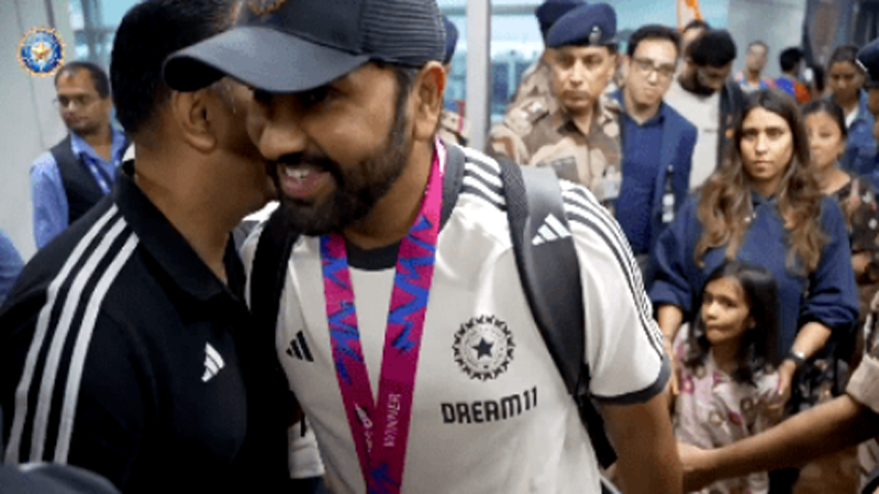 ٹی ٹوئنٹی ورلڈ کپ جیتنے والی بھارتی ٹیم وطن واپس پہنچ گئی