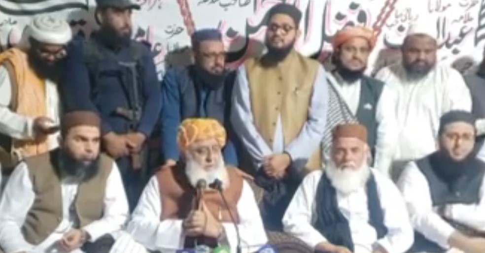 نجومی نہیں حکومت کے جانے کا وقت بتا سکوں، مولانا فضل الرحمان