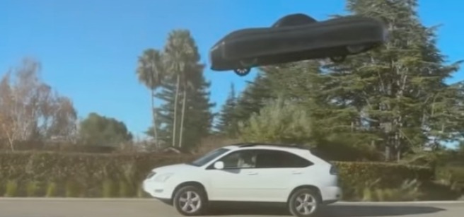 پہلی اڑنے کی صلاحیت رکھنے والی گاڑی کی اڑان کی آزمائش