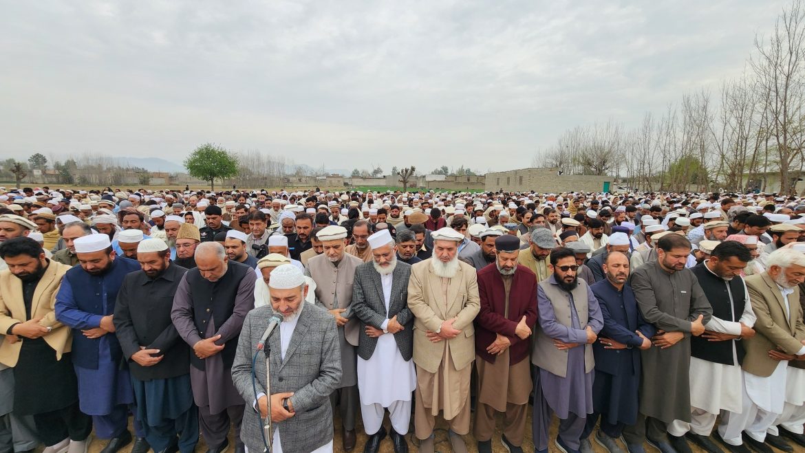 سابق سینیٹر مشتاق احمد کے بھائی شکیل احمد کی نماز جنازہ ادا