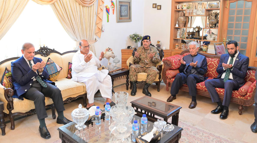 وزیراعظم کی شہید سکواڈرن لیڈرعثمان یوسف کے گھرآمد،ورثاء سے تعزیت