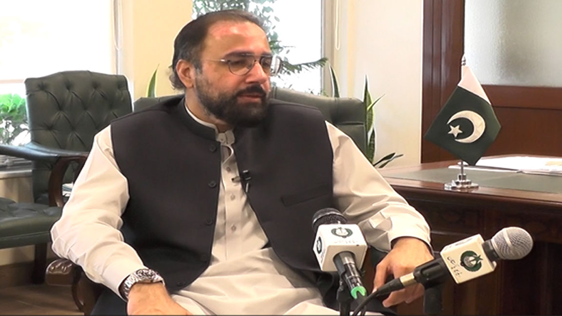 حکومت پاکستانیوں کے لیے قانونی بیرونِ ملک روزگار فراہم کر رہی ہے: چوہدری سالک حسین