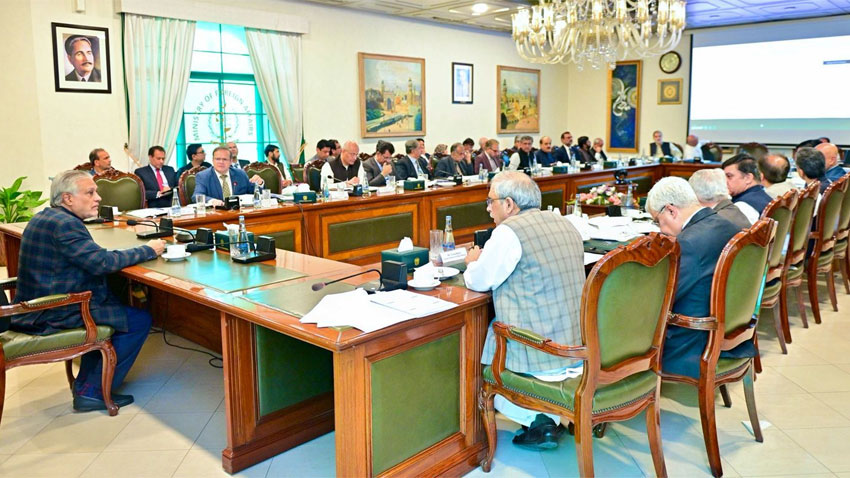 نائب وزیراعظم کا پاک متحدہ عرب امارات کے اقتصادی اور تجارتی تعلقات کو مضبوط بنانے کے عزم کا اظہار
