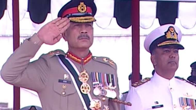 پاکستان نیول اکیڈمی میں پاکسنگ آؤٹ پریڈ، فیلڈ مارشل کی خصوصی شرکت، کیڈٹس میں انعامات تقسیم کئے