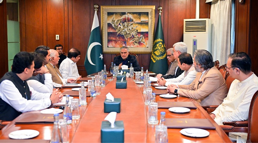 اسحاق ڈارکی بری امام مزارکی نگہداشت کیلئے ذیلی کمیٹی تشکیل دینے کی ہدایت