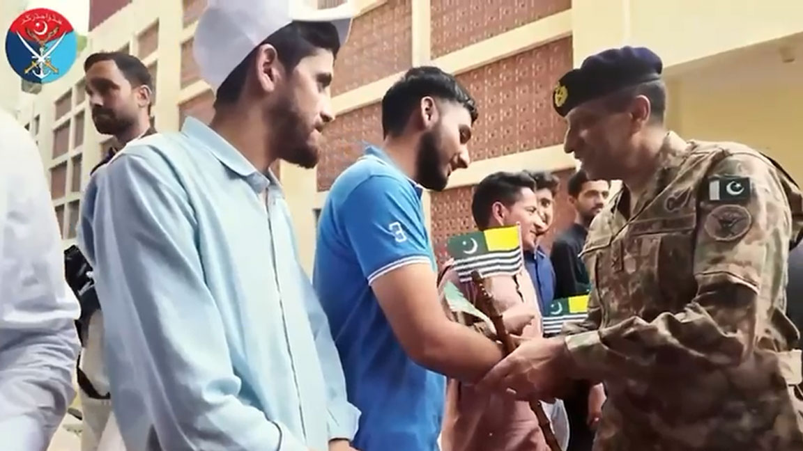 ڈی جی آئی ایس پی آر کا یونیورسٹی آف آزاد کشمیر کا دورہ، طلبہ سے خصوصی ملاقات