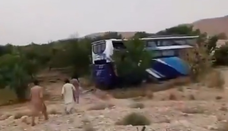 کراچی سے کوئٹہ جانے والی مسافر بس پر دستی بم حملہ اور فائرنگ سے 3 مسافر جاں بحق
