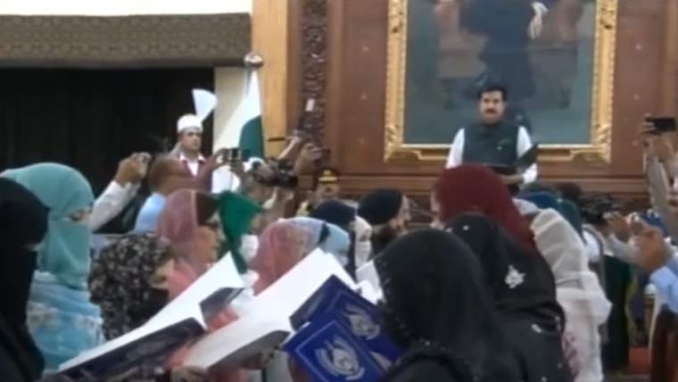 خیبر پختونخوا مخصوص نشستوں پر 25ارکان نے حلف اٹھا لیا