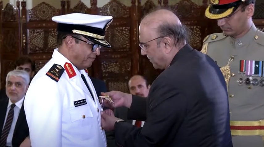 صدر مملکت نے سعودی نیول چیف کو نشان امتیاز عطا کردیا