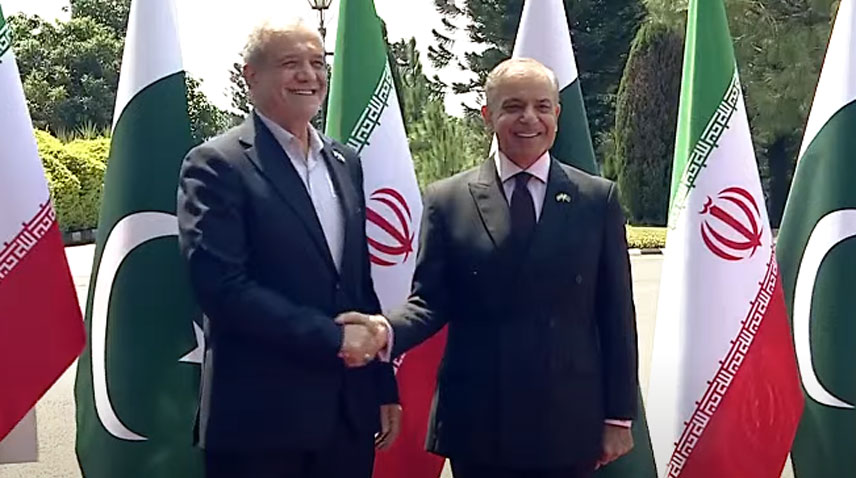 نائب وزیراعظم استحاق ڈار کی ایران کے صدر سے ملاقات، بردارانہ تعلقات کیلئے پاکستان کے عزم کا اعادہ