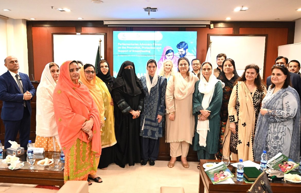 خاتون اول آصفہ بھٹو زرداری، صوبائی وزیر صحت سندھ اور ارکان پارلیمنٹ کا ماں کے دودھ کے فروغ و تحفظ کے لیے مشترکہ اعلامیے پر دستخط