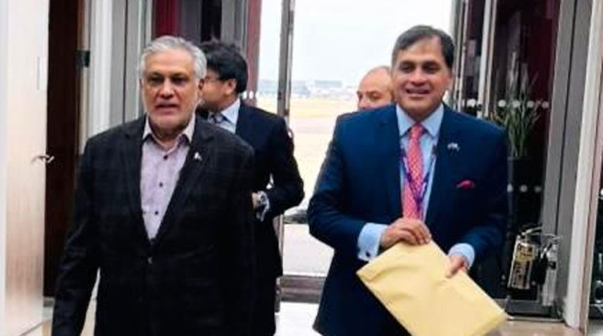 نائب وزیرِاعظم اور وزیرِ خارجہ اسحٰق ڈار 3 روزہ سرکاری دورے پر برطانیہ پہنچ گئے