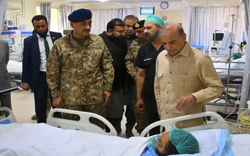 وزیراعظم اور فیلڈ مارشل سیلاب زدہ علاقوں کا دورہ کرنے پہنچ گئے