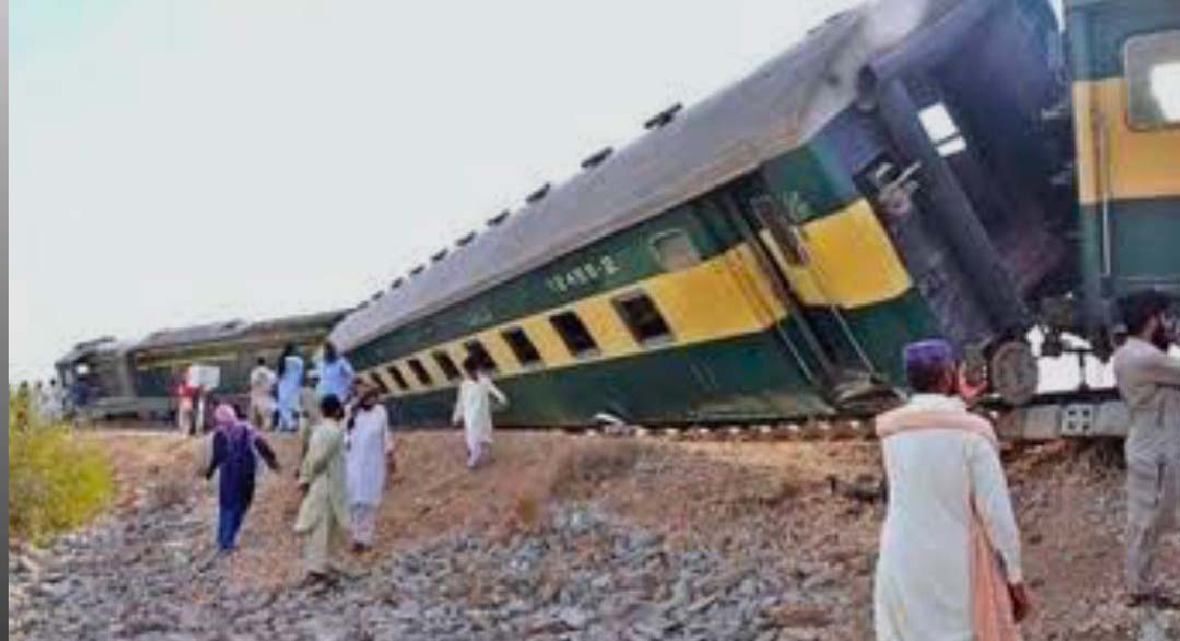 عوام ایکسپریس کو حادثہ، 1 مسافر جاں بحق متعدد زخمی