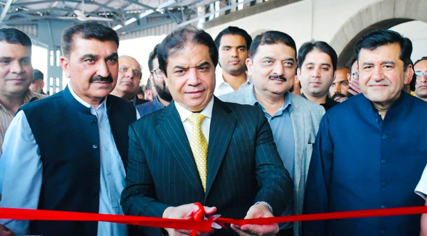 حنیف عباسی نے راولپنڈی میں ریل کار کی نئی بوگیوں کا افتتاح کر دیا