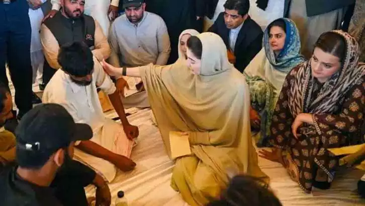 وزیر اعلیٰ پنجاب کا ملتان اور جلالپور کا دورہ، متاثرین سیلاب سے ملاقات بھی کی