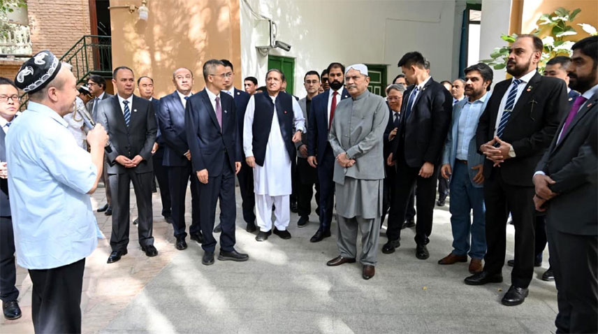 صدرِ مملکت کا کاشغر کی تاریخی عیدگاہ مسجد کا دورہ