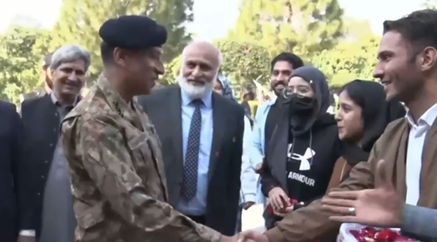 ڈی جی آئی ایس پی آر کا  قائداعظم یونیورسٹی، اسلام آباد کے اساتذہ اور طلبہ کے ساتھ  خصوصی سیشن