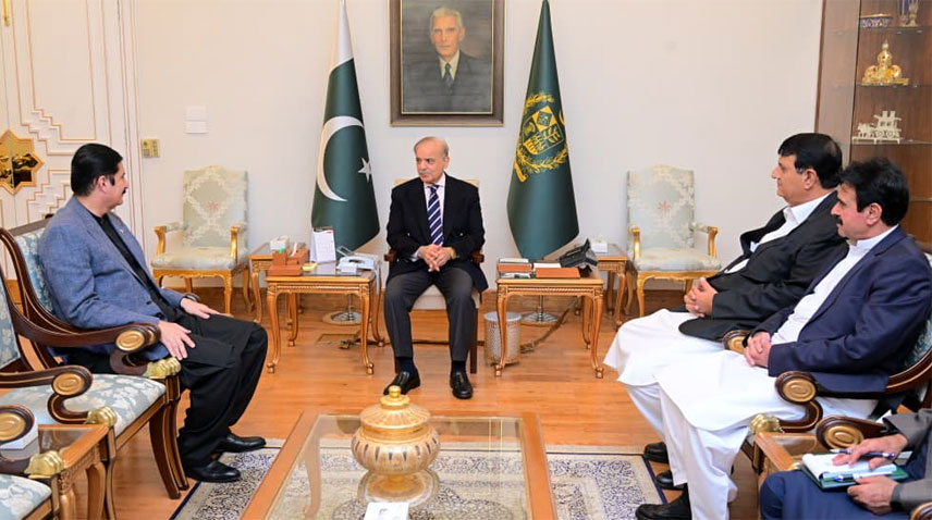 وزیرِاعظم اور گورنر خیبر پختونخوا کی ملاقات، ملکی صورتحال پر تبادلۂ خیال