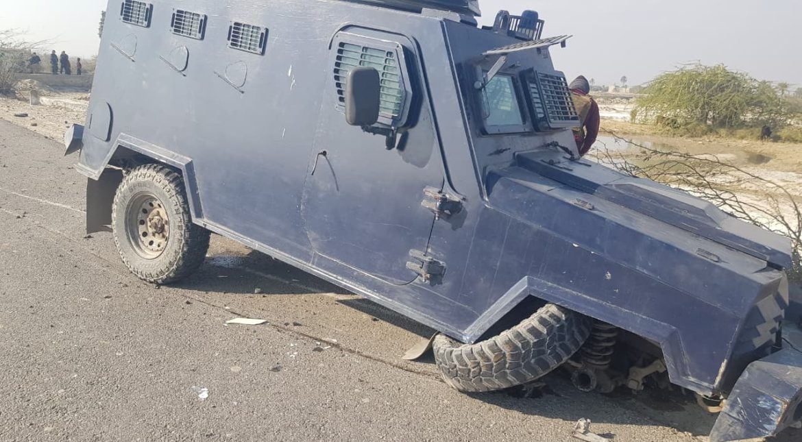 ٹانک میں پولیس کی بکتر بند گاڑی پر آئی ای ڈی حملہ، ایس ایچ او سمیت 6 اہلکار شہید